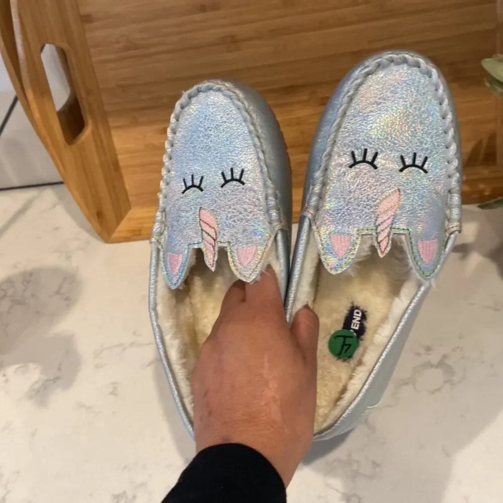 Lands' End Sleeping Unicorn Iridescent Girls Moccasin Slippers size 4 whimsical